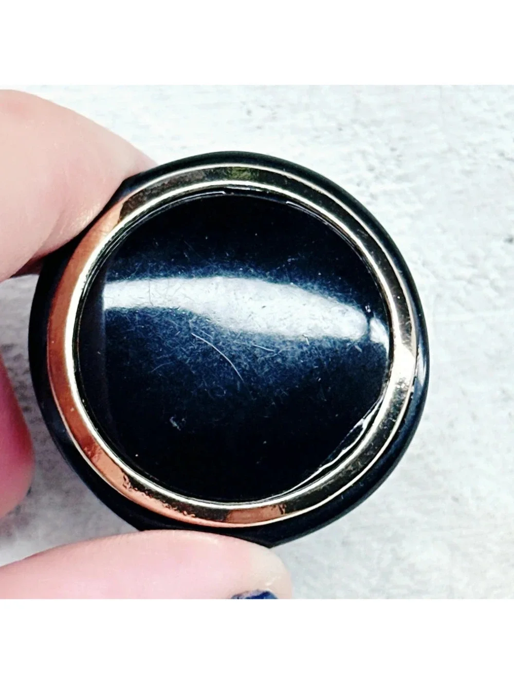 1049mc. Black Vintage Plastic Ring Size 7